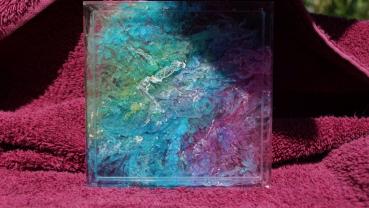 Square coaster with color pattern